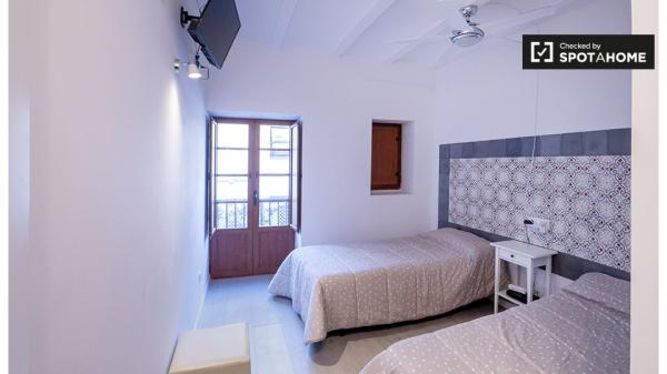 Apartamento de 3 dormitorios en alquiler en Ciutat Vella, Valencia