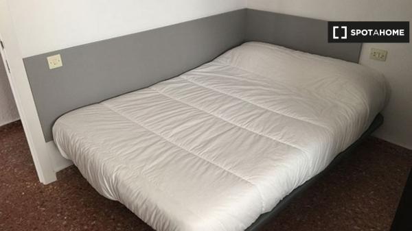 Dulce habitación para alquilar en apartamento de 4 camas, La Saïdia, Valencia