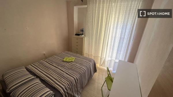 Stanza in affitto in appartamento con 4 camere da letto ad Alcoi, Alacant