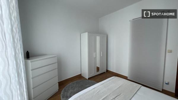 Zimmer zu vermieten in 5-Zimmer-Wohnung in Vigo