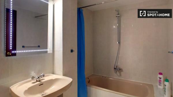 Apartamento de 4 dormitorios en alquiler en Alcalá de Henares, Madrid.