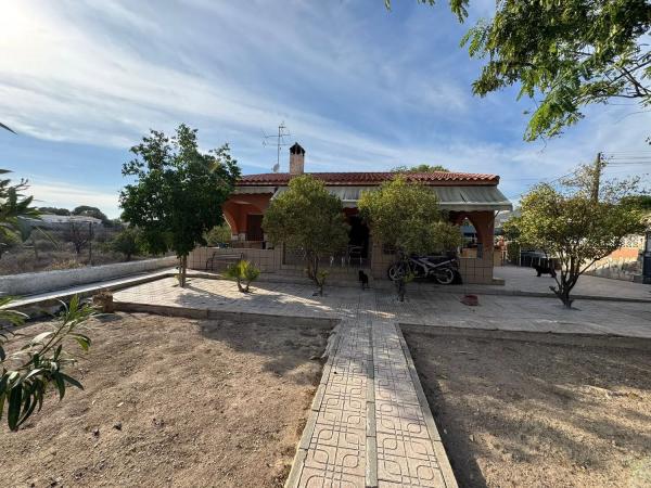 Casa independiente en calle los Chopos