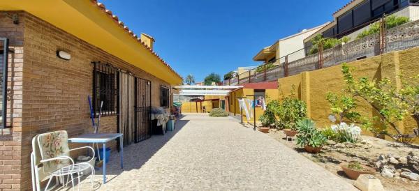 Casa independiente en avenida Perú