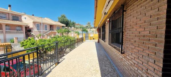 Casa independiente en avenida Perú