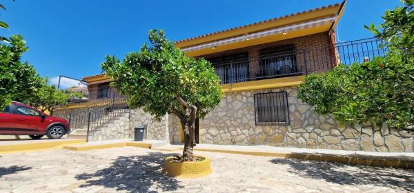 Casa independiente en avenida Perú