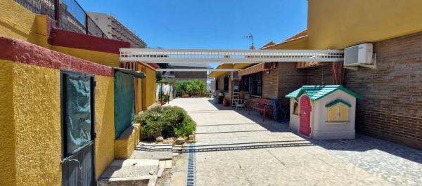 Casa independiente en avenida Perú