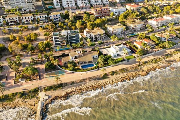 Casa independiente en avenida de Armada Espanola