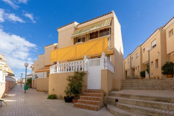 Casa independiente en calle Logroño