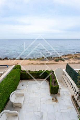 Chalet adosado en avenida de la Armada Española