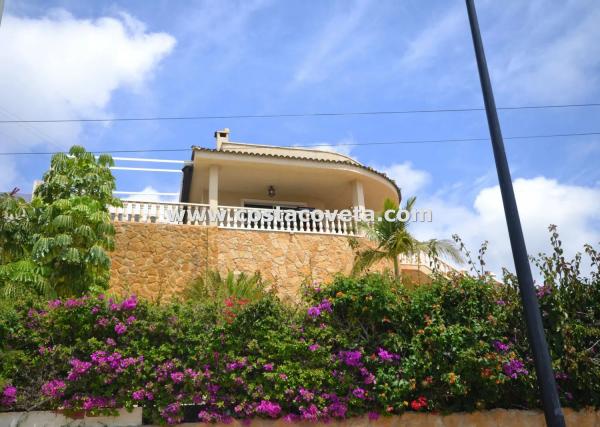 Casa independiente en calle Confrides