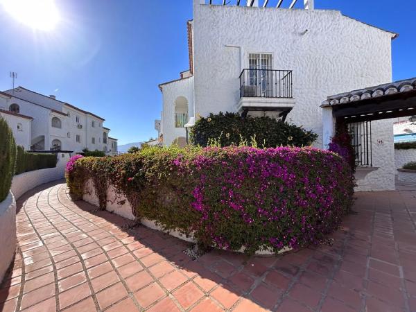 Chalet adosado en avenida Flor de Loto