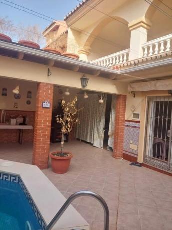 Chalet pareado en calle Triguero