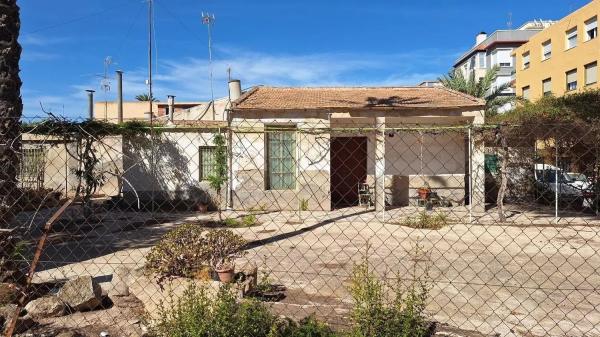 Casa independiente en calle Nuvols