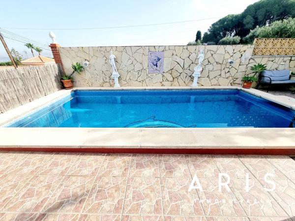 Chalet pareado en calle Estepona