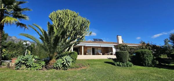 Casa independiente en calle Maestra Doña Carola