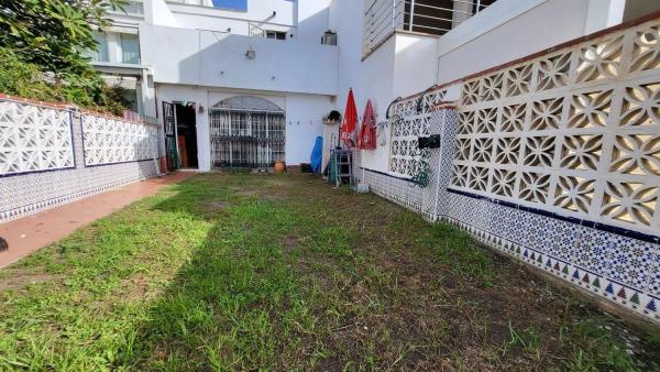 Chalet adosado en carril de la Estación