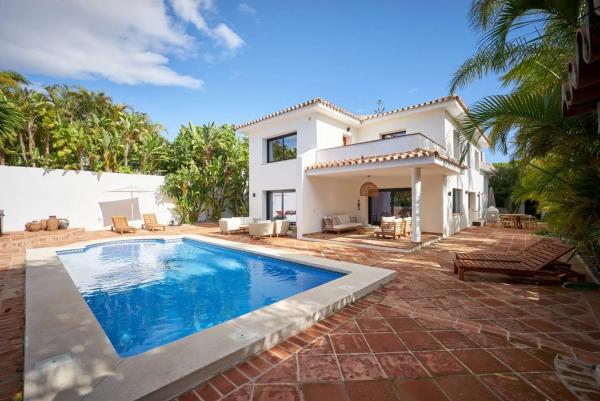 Casa independiente en Urbanización los Monteros, 82