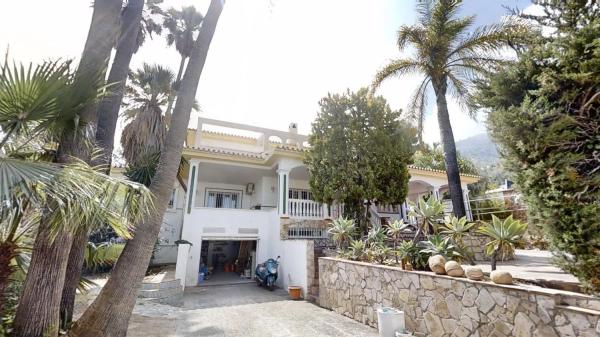 Casa independiente en calle Pajarete, 123