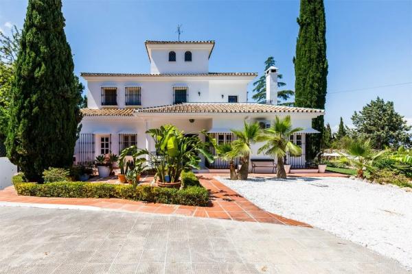 Chalet en Manantiales - Lagar - Cortijo