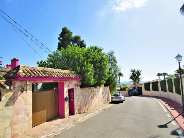 Casa independiente en Urbanización Parque Elviria