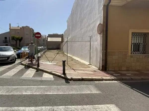 Terreno en calle de Rafael Altamira