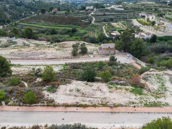 Terreno en calle Clara Campoamor