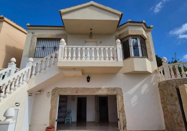 Casa independiente en calle Santa Lucía