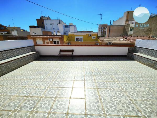 Casa independiente en calle Reyes Católicos