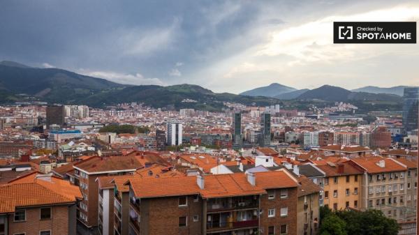 Viel Platz in 3-Zimmer-Wohnung in Uribarri, Bilbao