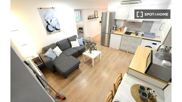 Habitación en piso compartido en Bilbao con balcón privado