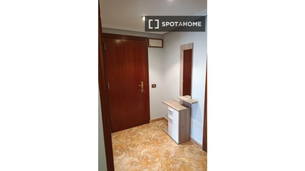 Alugo quarto em apartamento compartilhado em Oviedo