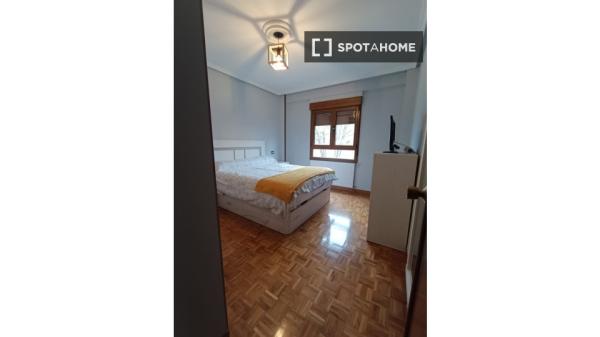 Alugo quarto em apartamento compartilhado em Oviedo