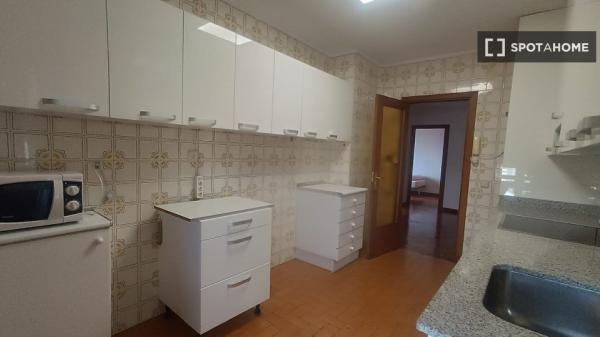 Alugo quarto em apartamento compartilhado em Pamplona