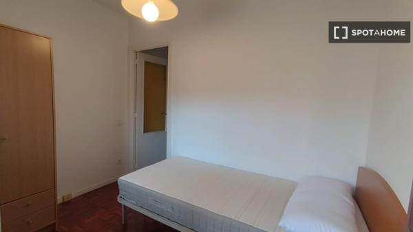 Se alquila habitación en piso compartido en Pamplona