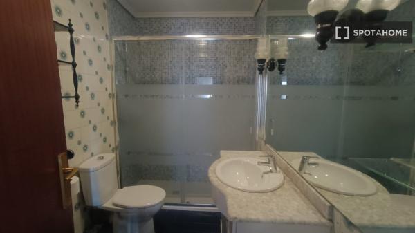 Alugo quarto em apartamento compartilhado em Pamplona