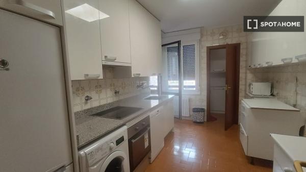 Se alquila habitación en piso compartido en Pamplona