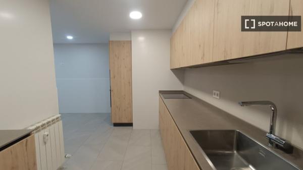 Se alquila habitación en piso compartido en Pamplona