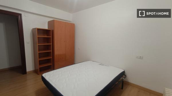 Se alquila habitación en piso compartido en Pamplona