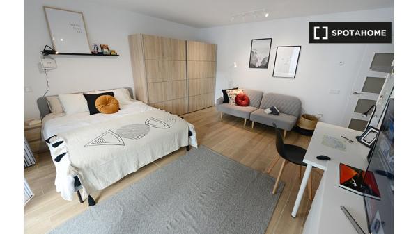 Stanza in appartamento con 4 camere da letto a Basurto, Bilbao