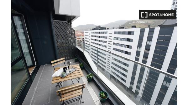 Stanza in appartamento con 4 camere da letto a Basurto, Bilbao