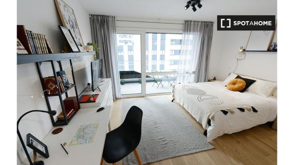 Stanza in appartamento con 4 camere da letto a Basurto, Bilbao