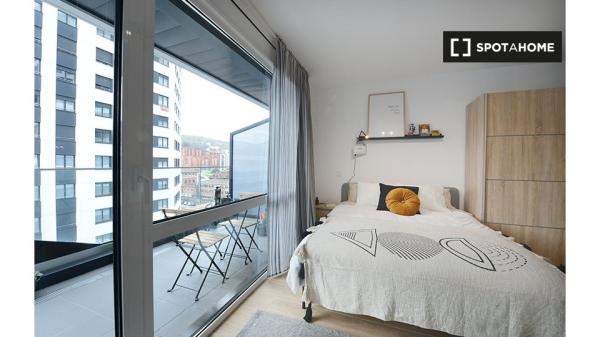 Stanza in appartamento con 4 camere da letto a Basurto, Bilbao