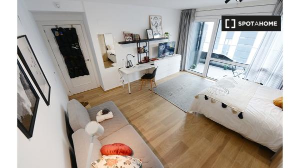 Stanza in appartamento con 4 camere da letto a Basurto, Bilbao