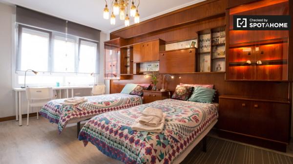 Habitación soleada en apartamento de 3 dormitorios en Uribarri, Bilbao