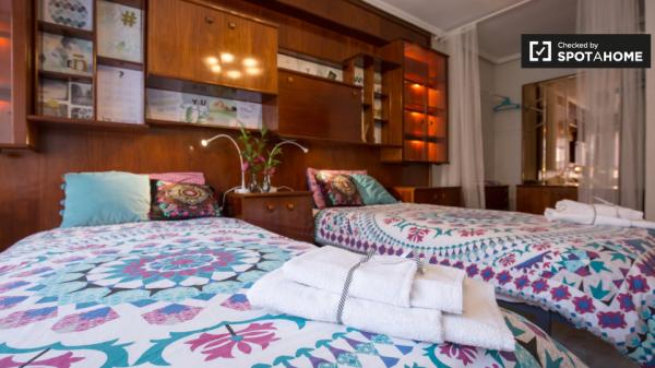 Habitación soleada en apartamento de 3 dormitorios en Uribarri, Bilbao