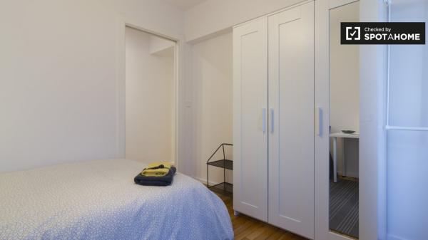 Habitación amueblada en apartamento de 3 dormitorios en Begoña, Bilbao