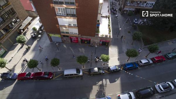 Habitación amueblada en apartamento de 3 dormitorios en Begoña, Bilbao