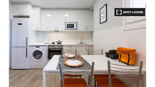 Se alquila habitación en piso de 3 dormitorios en Bilbao