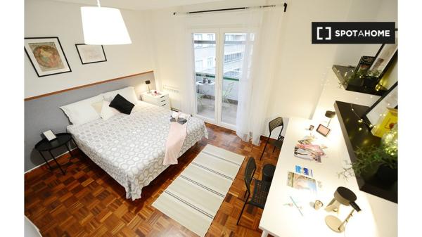 Room for rent in 4-bedroom apartment in Ametzola, Bilbao