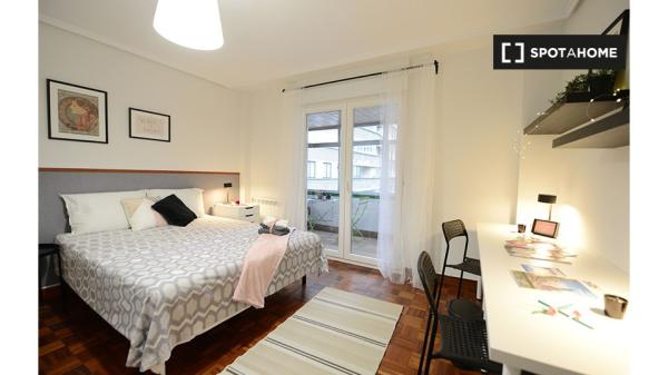 Room for rent in 4-bedroom apartment in Ametzola, Bilbao